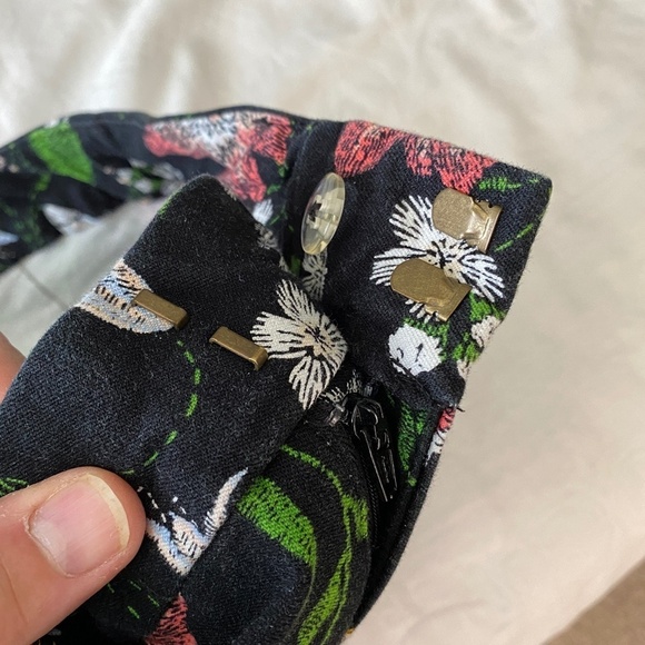 Old Navy PIXIE Women's Black Floral Fairy Garden Mid Rise Stretchy Pants 2-Tall - Picture 9 of 14